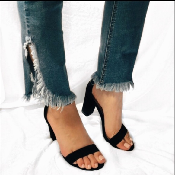 🔻SALE •LAST ONE (S)• Alexa Frayed Hem Jeans - Picture 4 of 7